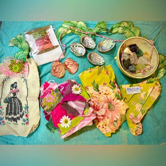 Other - Junk Journal Embellishment Kit w/Raw Crystals & Shells❣️
